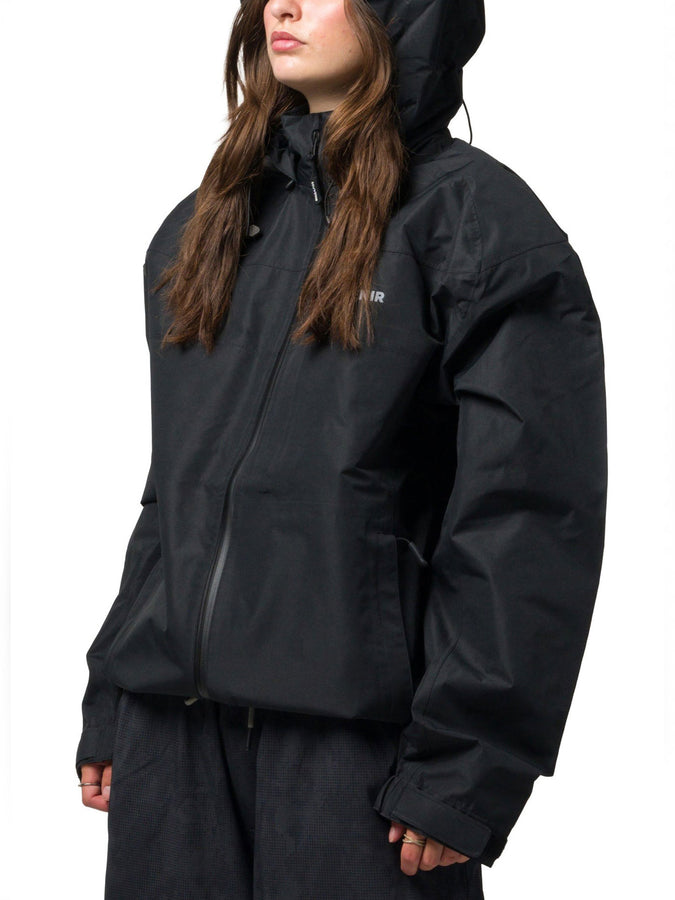Souvenir 2.5 Ply 2027 – Shell Jacket | BLACK