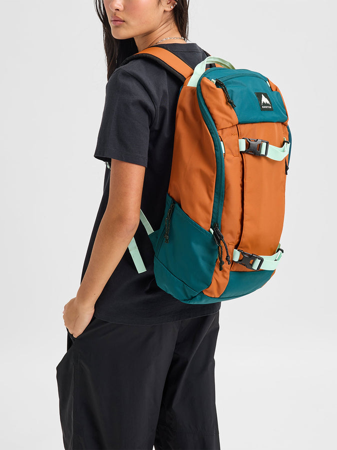 Burton Kilo 2.0 27L Backpack | SPICED CHAI/ATLN TEAL (E6M)