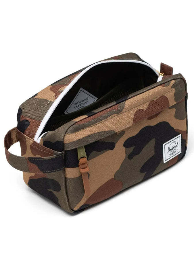 Herschel Chapter Travel Kit | WOODLAND CAMO (00032)