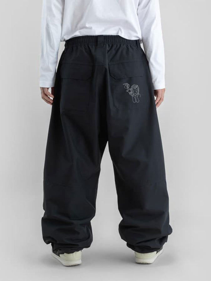 Beyond Medals Park 2027 – Shell Pants | BLACK