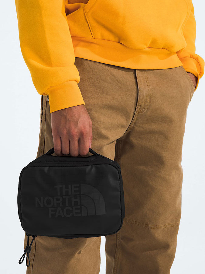 The North Face Base Camp Voyager Dopp Kit | TNF BLACK/ASPHALT GREY (KT0)