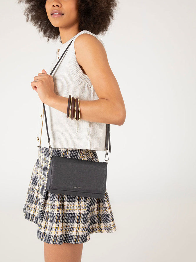 Matt & Nat Grain Bee Handbag | BLACK