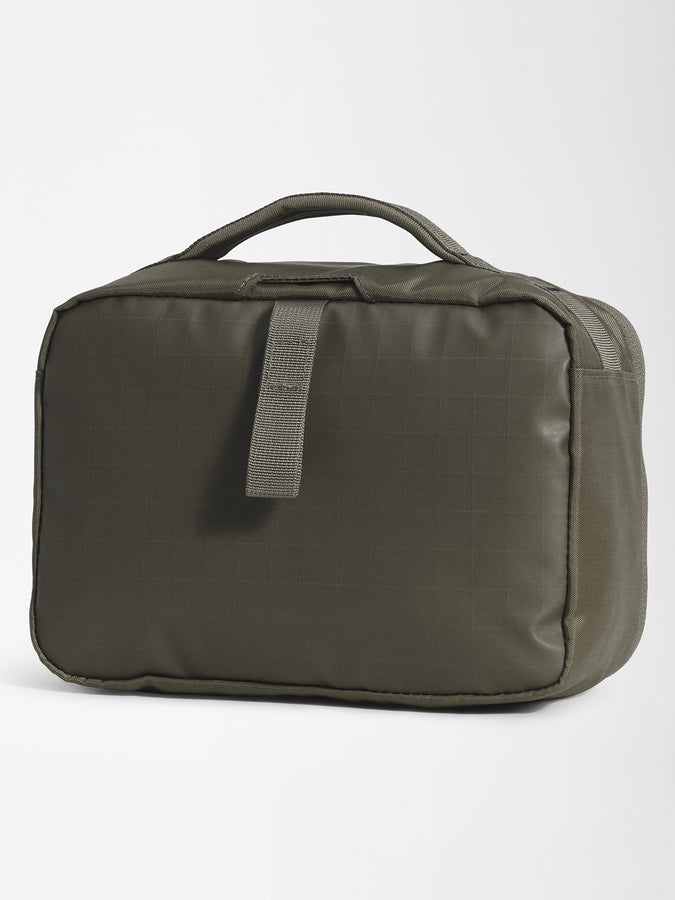 The North Face Base Camp Voyager Dopp Kit | NEW TPE GRN/TNF BLK (BQW)