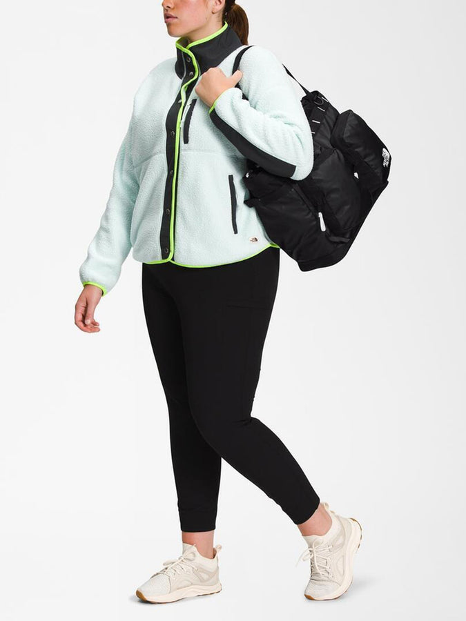 The North Face Base Camp Voyager Tote Bag | TNF BLACK/TNF WHITE-NPF (53R)