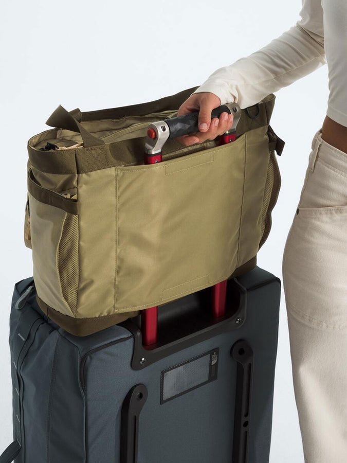 The North Face Base Camp Voyager Tote Bag Spring 2026 | CEDAR/SYCAMORE/KHAKI STN (MXO)