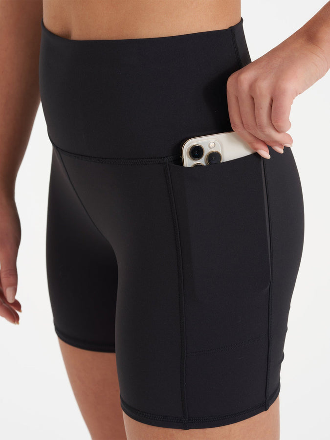Vuori Studio Women Pocket Shorts Spring 2024 | BLACK (BLK)