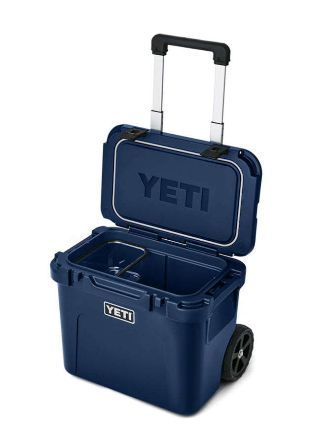 Yeti Roadie 32 Wheeled Navy Cooler | NAVY