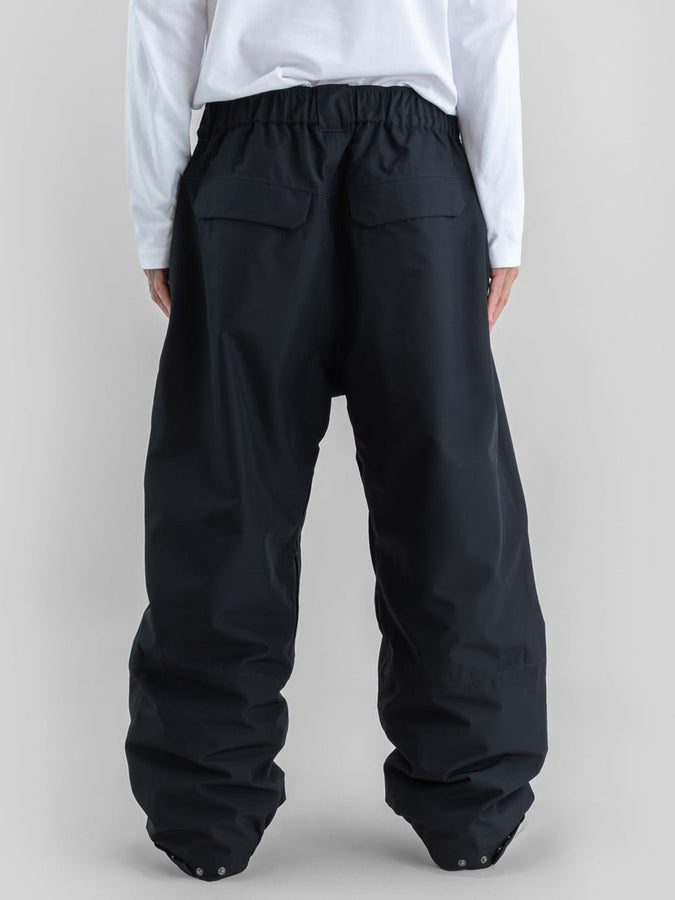 Beyond Medals Nostalgia 2027 – Shell Pants | BLACK