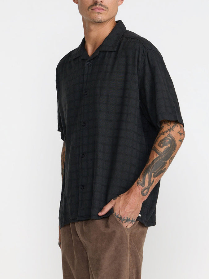 Rvca Vacancy Short Sleeve Buttondown Shirt Fall 2026 | PIRATE BLACK (PTK)