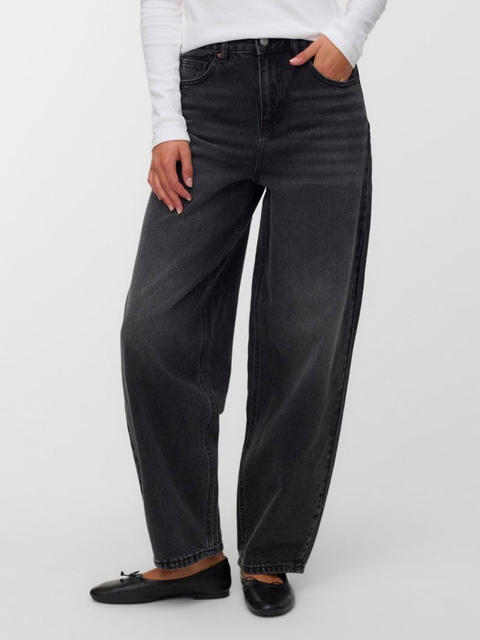Vero Moda Billie Barrel Ankle Black Denim Spring 2026 | BLACK DENIM
