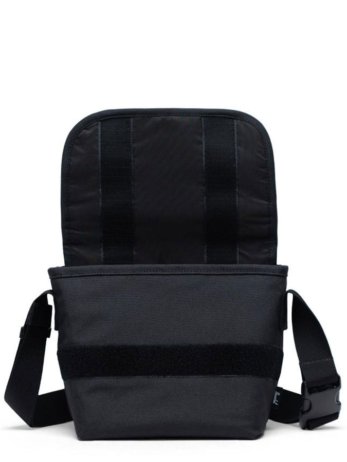 BLACK (00001)