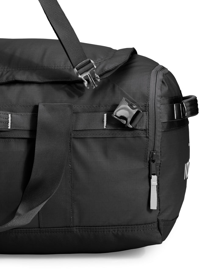 The North Face Base Camp Voyager 62L Duffle Bag | TNF BLACK/TNF WHITE (KY4)